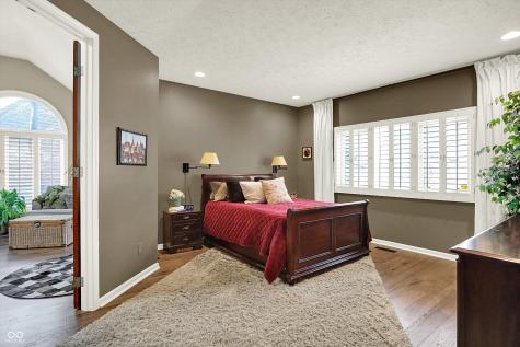 2048 Oldfields Circle N Drive Indianapolis IN 46228