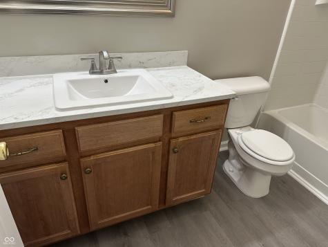 6302 Bishops Pond Lane Indianapolis IN 46268