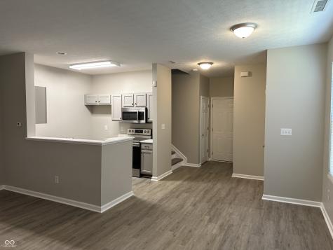 6302 Bishops Pond Lane Indianapolis IN 46268