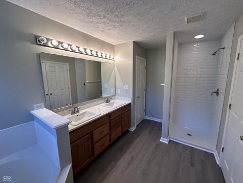 6302 Bishops Pond Lane Indianapolis IN 46268