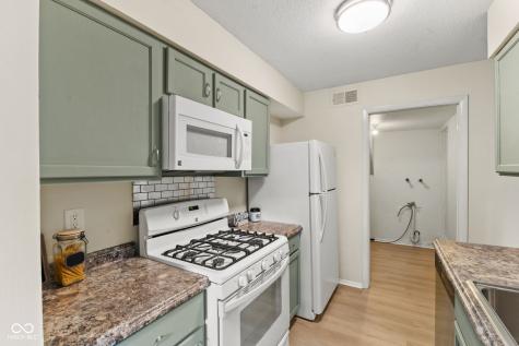 968 Greenwood Trail W Greenwood IN 46142