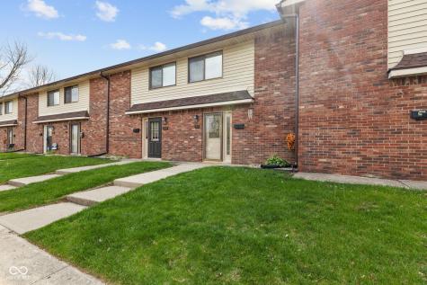 968 Greenwood Trail W Greenwood IN 46142