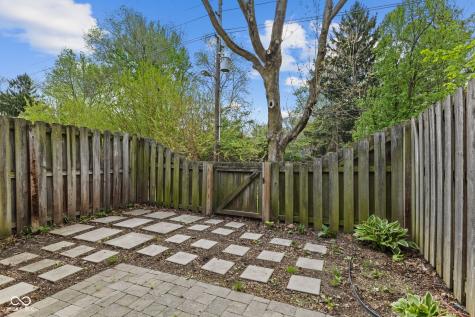 968 Greenwood Trail W Greenwood IN 46142
