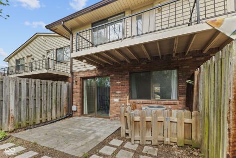 968 Greenwood Trail W Greenwood IN 46142