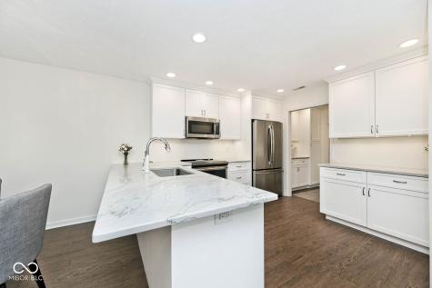 7442 Courtyard Way Fishers IN 46038