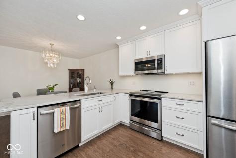 7442 Courtyard Way Fishers IN 46038