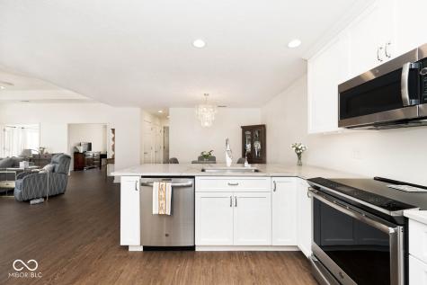 7442 Courtyard Way Fishers IN 46038