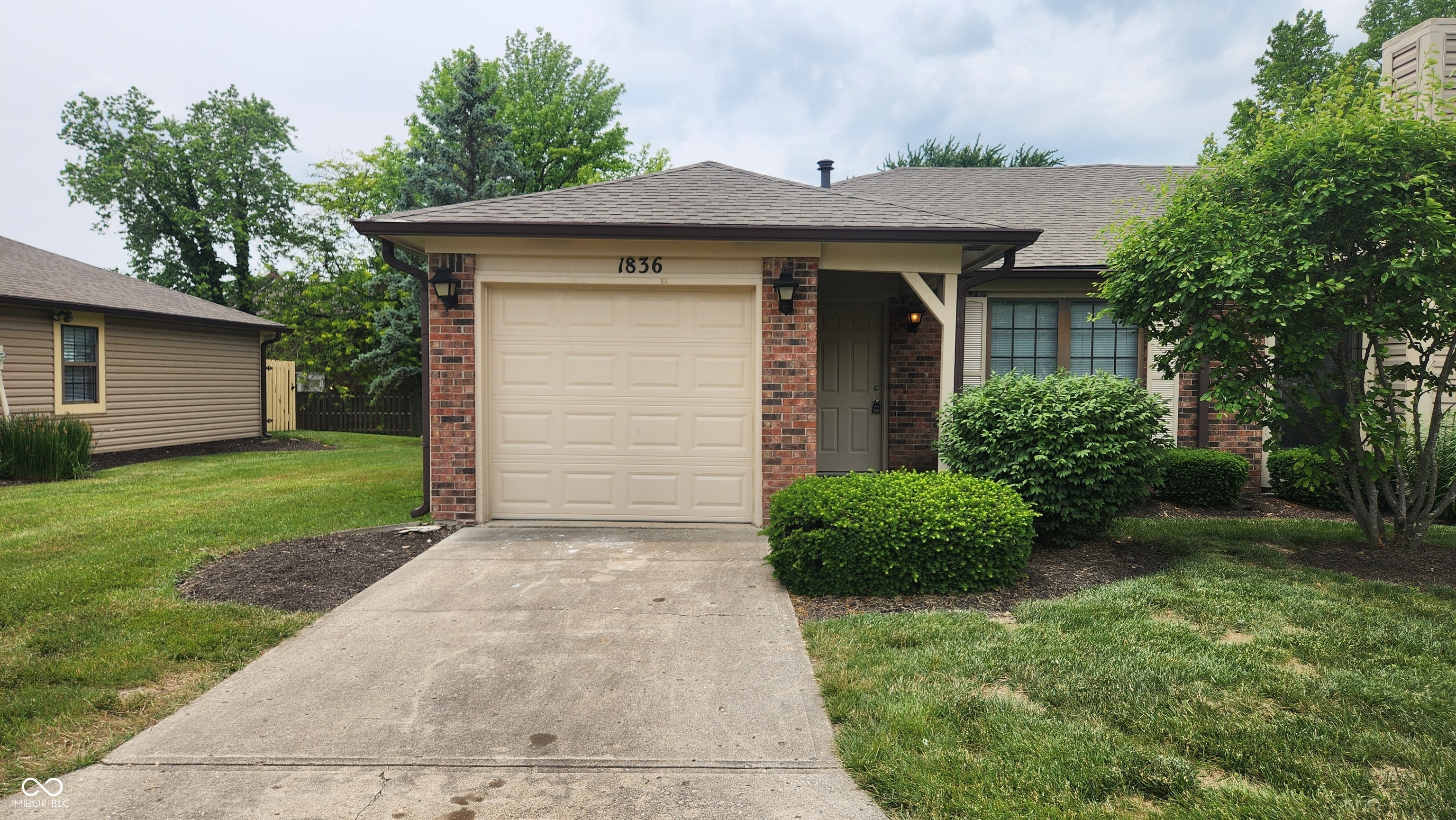 1836 Queensbridge Circle Indianapolis IN 46219