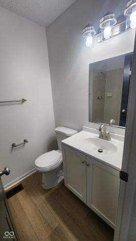 1836 Queensbridge Circle Indianapolis IN 46219