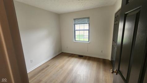 1836 Queensbridge Circle Indianapolis IN 46219