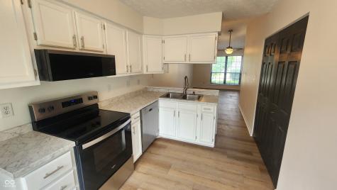 1836 Queensbridge Circle Indianapolis IN 46219