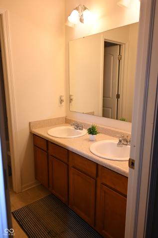 7136 Marsh Road Indianapolis IN 46278
