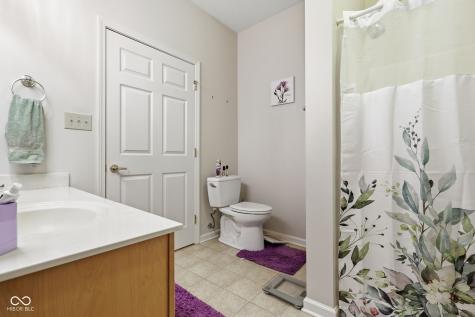 8042 Hazen Way Indianapolis IN 46216
