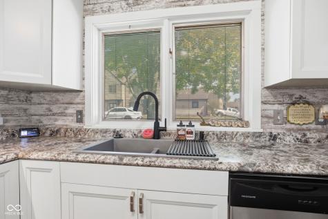 5924 Highgate Circle E Indianapolis IN 46250
