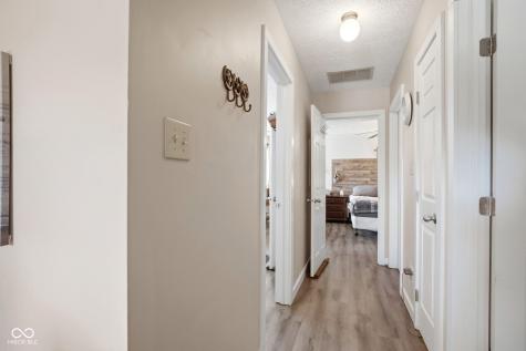 5924 Highgate Circle E Indianapolis IN 46250