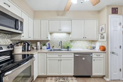 7455 Prairie Lake Drive Indianapolis IN 46256