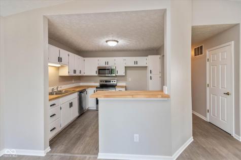 9526 Bay Vista E Drive Indianapolis IN 46250