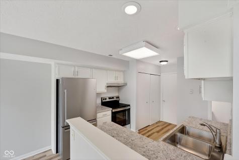 4606 Stansbury Lane Indianapolis IN 46254