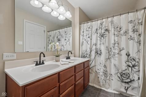 8266 Ethan Drive Fishers IN 46038