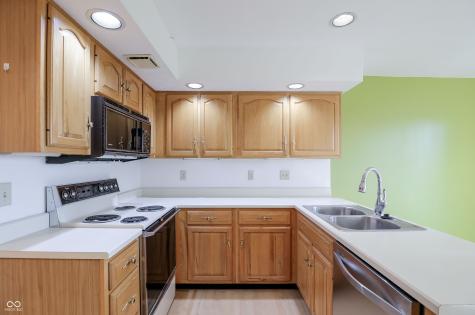 1671 Cloister Drive Indianapolis IN 46260