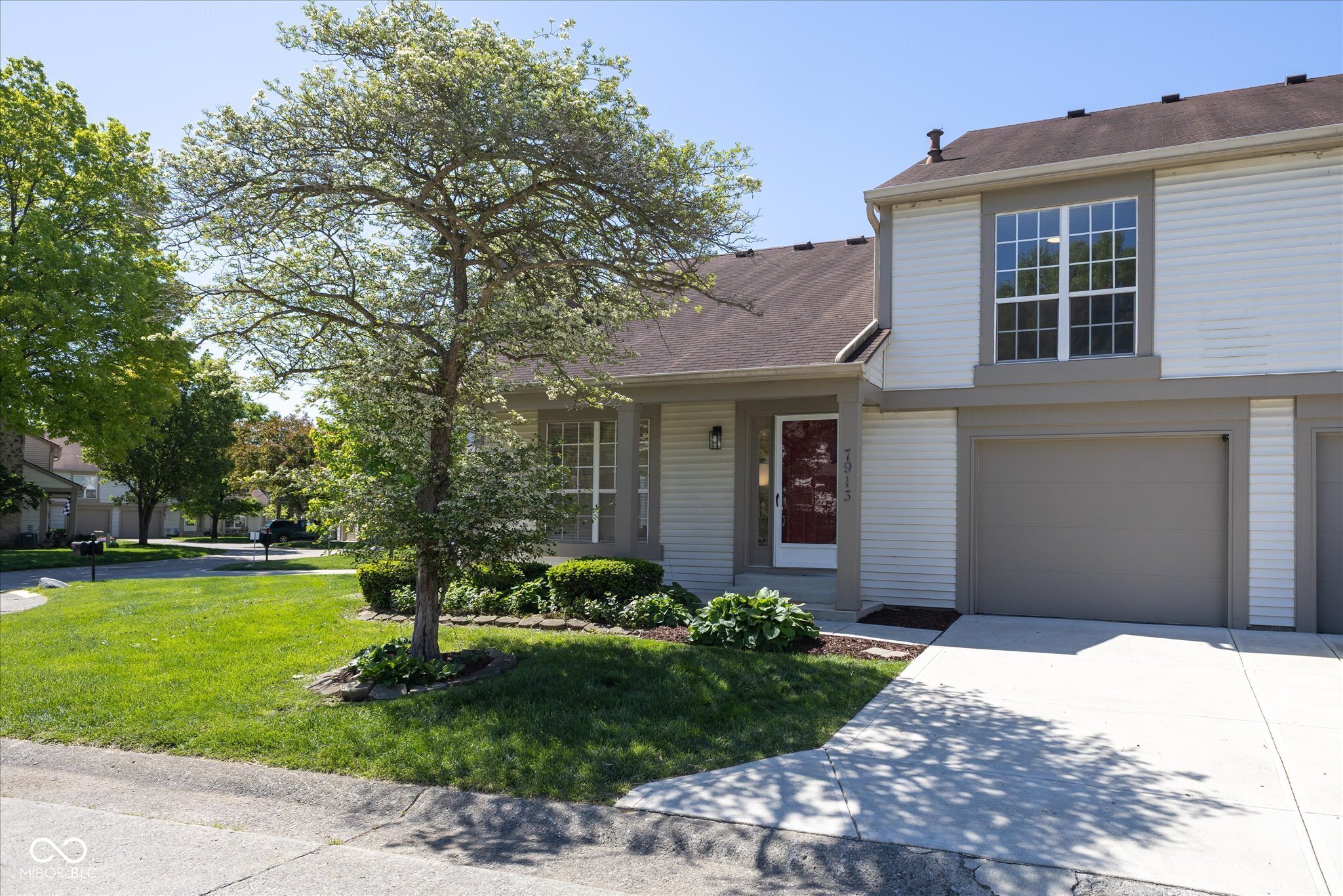 7913 Hunters Path Indianapolis IN 46214
