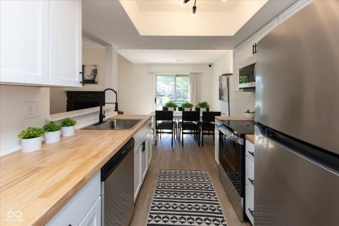 7913 Hunters Path Indianapolis IN 46214