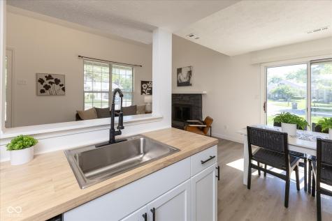 7913 Hunters Path Indianapolis IN 46214