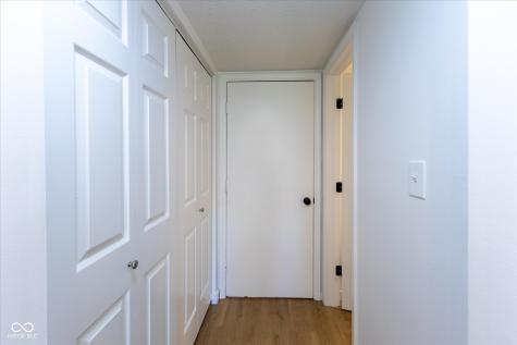 7913 Hunters Path Indianapolis IN 46214