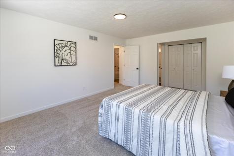 7913 Hunters Path Indianapolis IN 46214