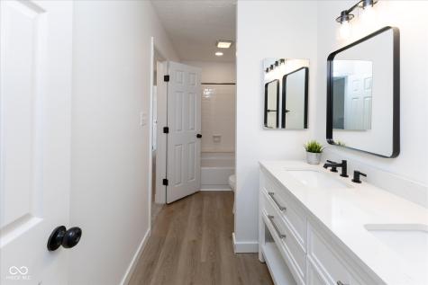 7913 Hunters Path Indianapolis IN 46214