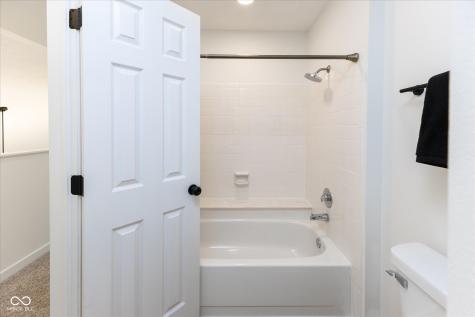 7913 Hunters Path Indianapolis IN 46214