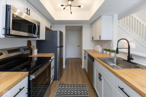 7913 Hunters Path Indianapolis IN 46214