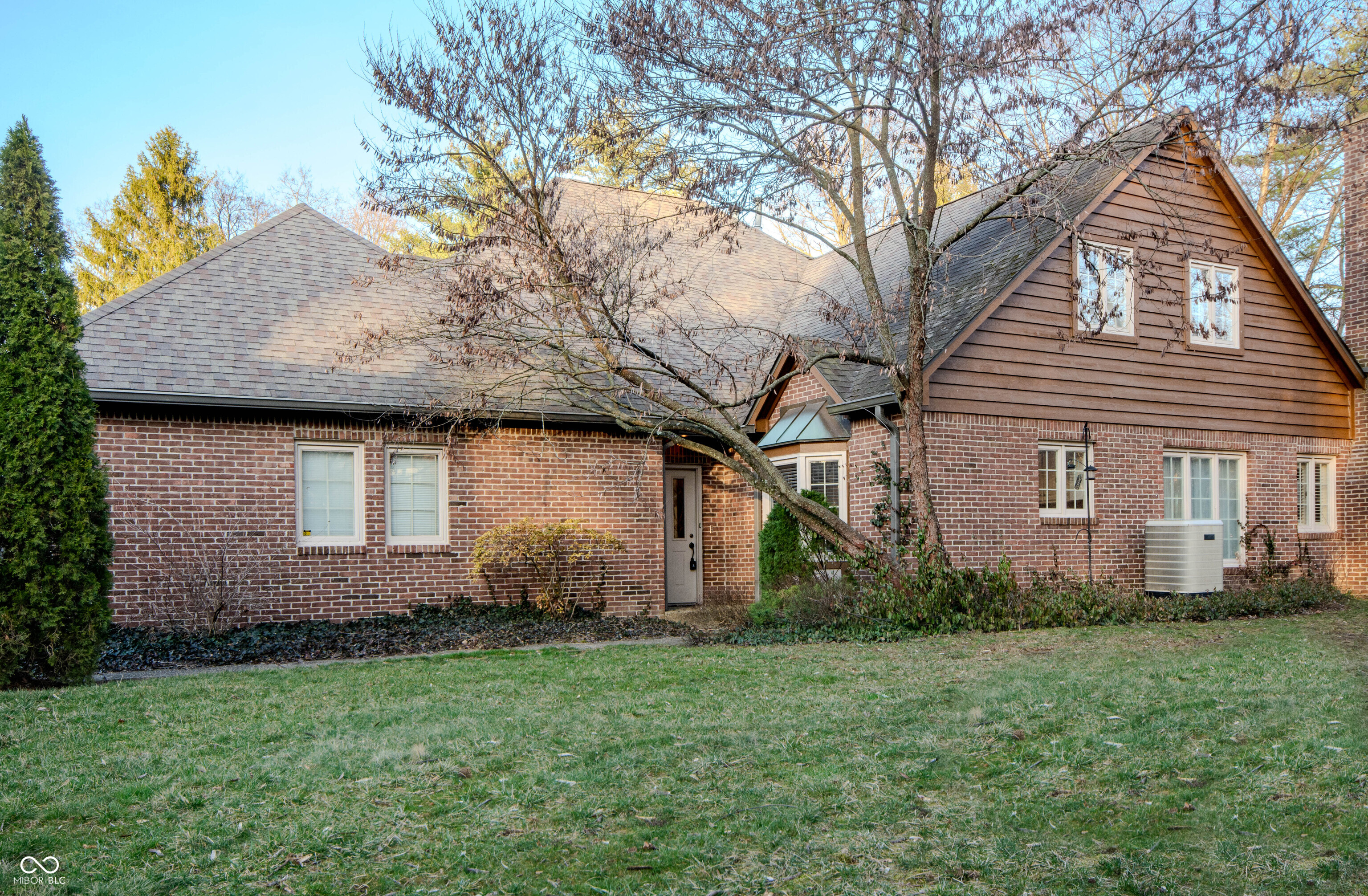 1989 Oldfields Circle S Indianapolis IN 46228