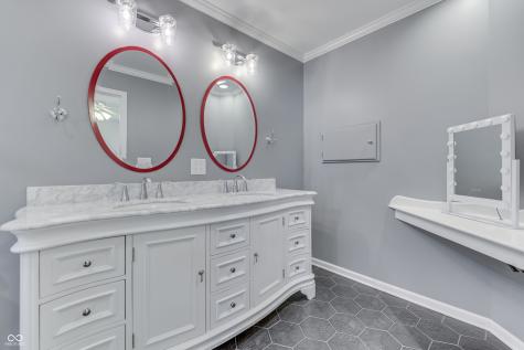 556 Silver Fox Court Indianapolis IN 46217