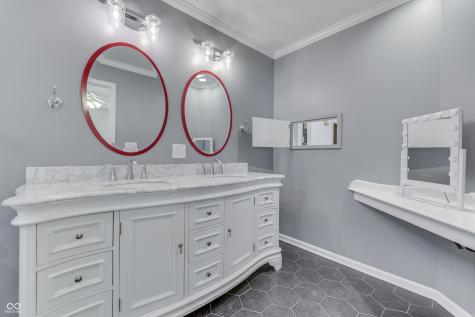 556 Silver Fox Court Indianapolis IN 46217