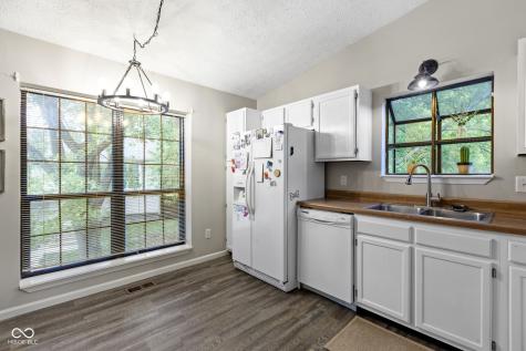 2674 Lakeshire Lane Indianapolis IN 46268