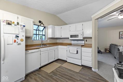 2674 Lakeshire Lane Indianapolis IN 46268
