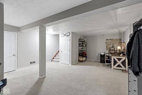 2674 Lakeshire Lane Indianapolis IN 46268
