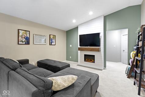 2674 Lakeshire Lane Indianapolis IN 46268