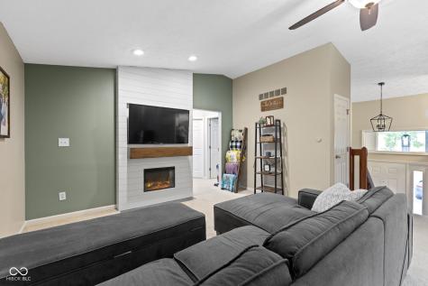 2674 Lakeshire Lane Indianapolis IN 46268