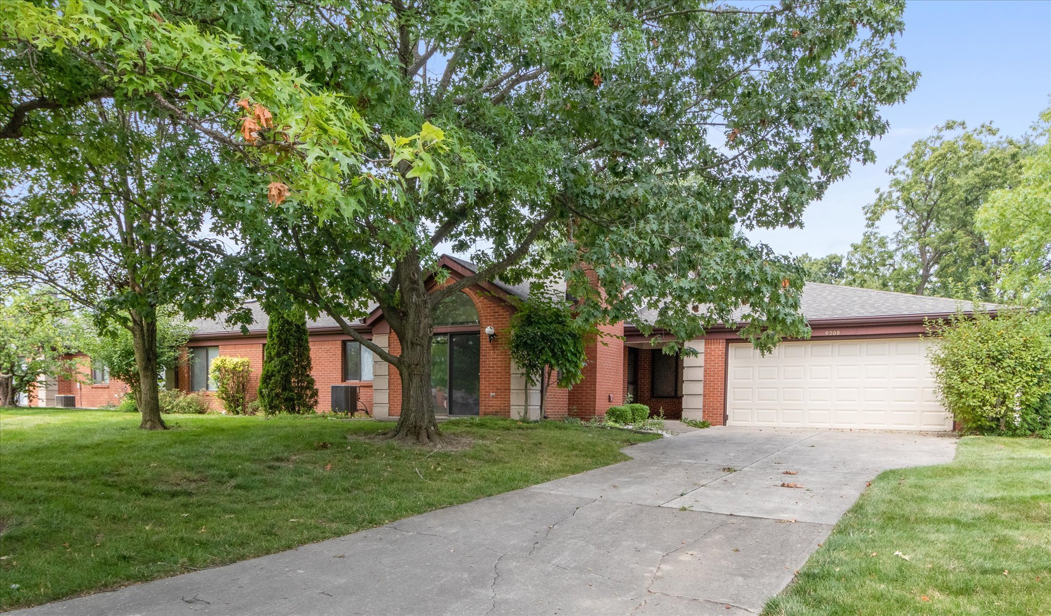 9208 Golden Oaks E Indianapolis IN 46260