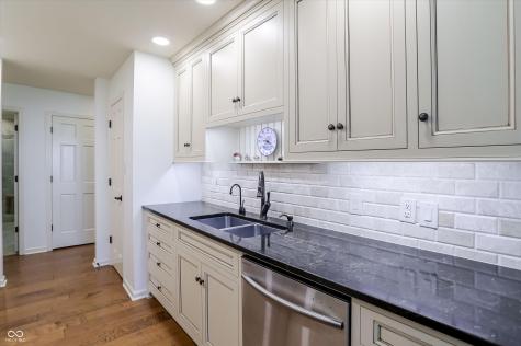 9543 Cedar Springs Drive Indianapolis IN 46260