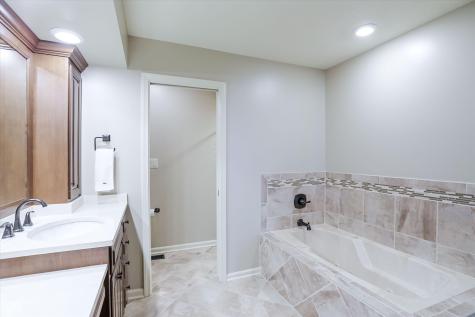 9543 Cedar Springs Drive Indianapolis IN 46260