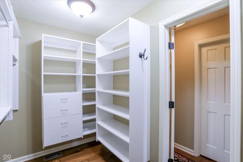 9543 Cedar Springs Drive Indianapolis IN 46260