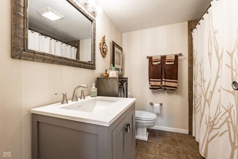 25 E 40th Street Indianapolis IN 46205