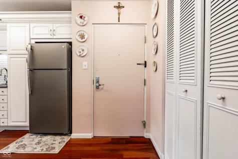 25 E 40th Street Indianapolis IN 46205