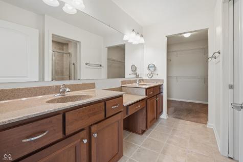 1067 Distinctive Way Greenfield IN 46140