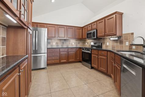 1067 Distinctive Way Greenfield IN 46140