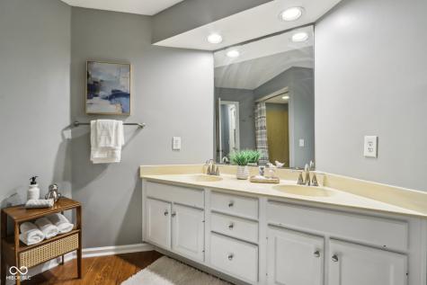 2011 Oldfields Circle S Drive Indianapolis IN 46228