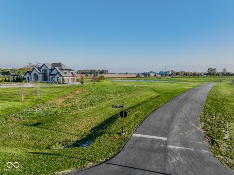 1860 Hollingsworth Lane Zionsville IN 46077